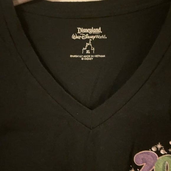 Disney 2011 Disneyland Resorts Black V-neck Tee. XL Walt Disney World 2011 with - Picture 5 of 9